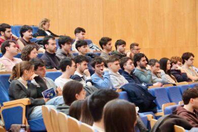 El Colegio de Ingenieros Industriales acerca a un centenar de estudiantes las salidas profesionales de la ingeniería 
