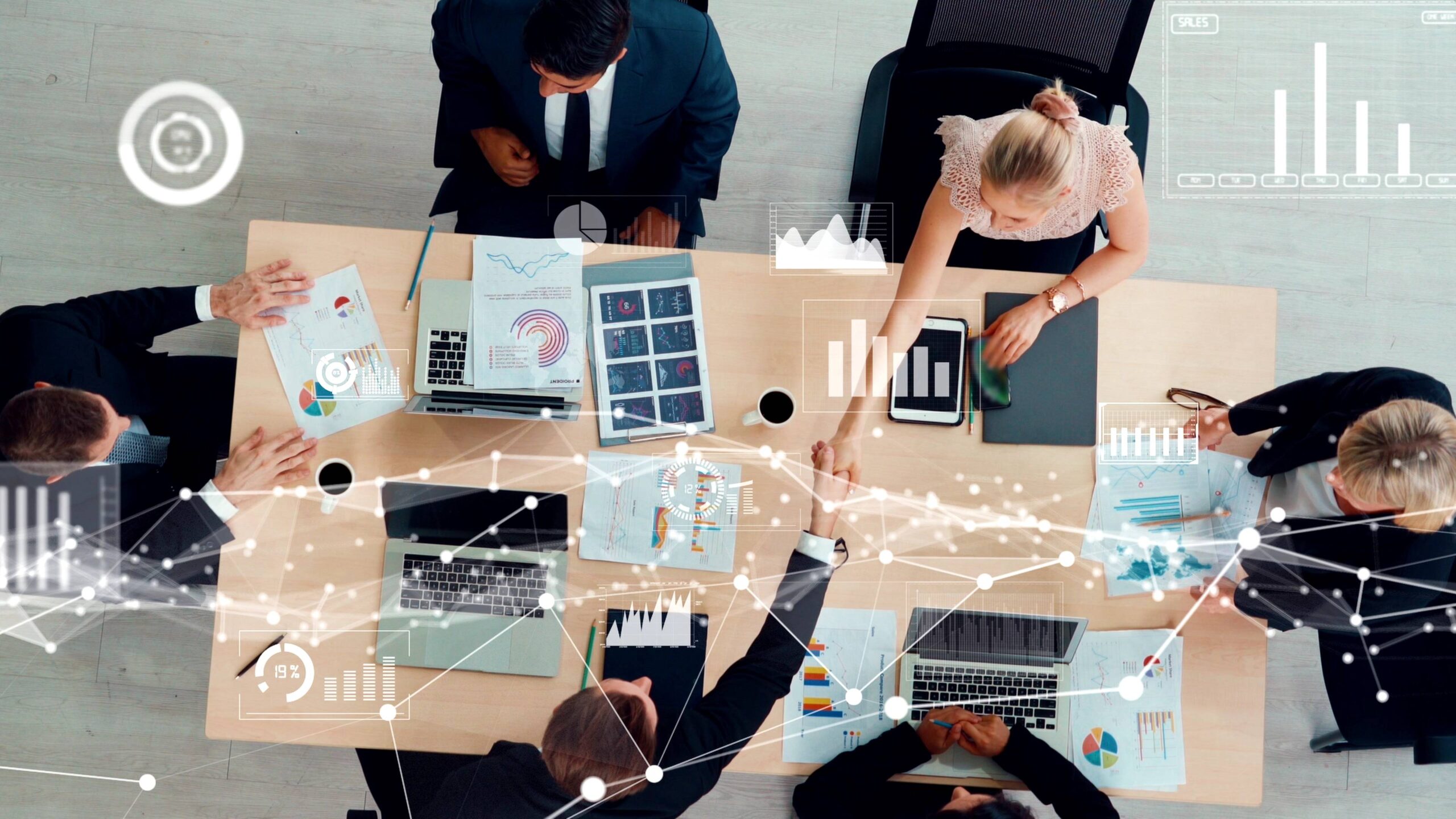 visual creativo de gente de negocios en reunion de personal corporativo1 scaled 1