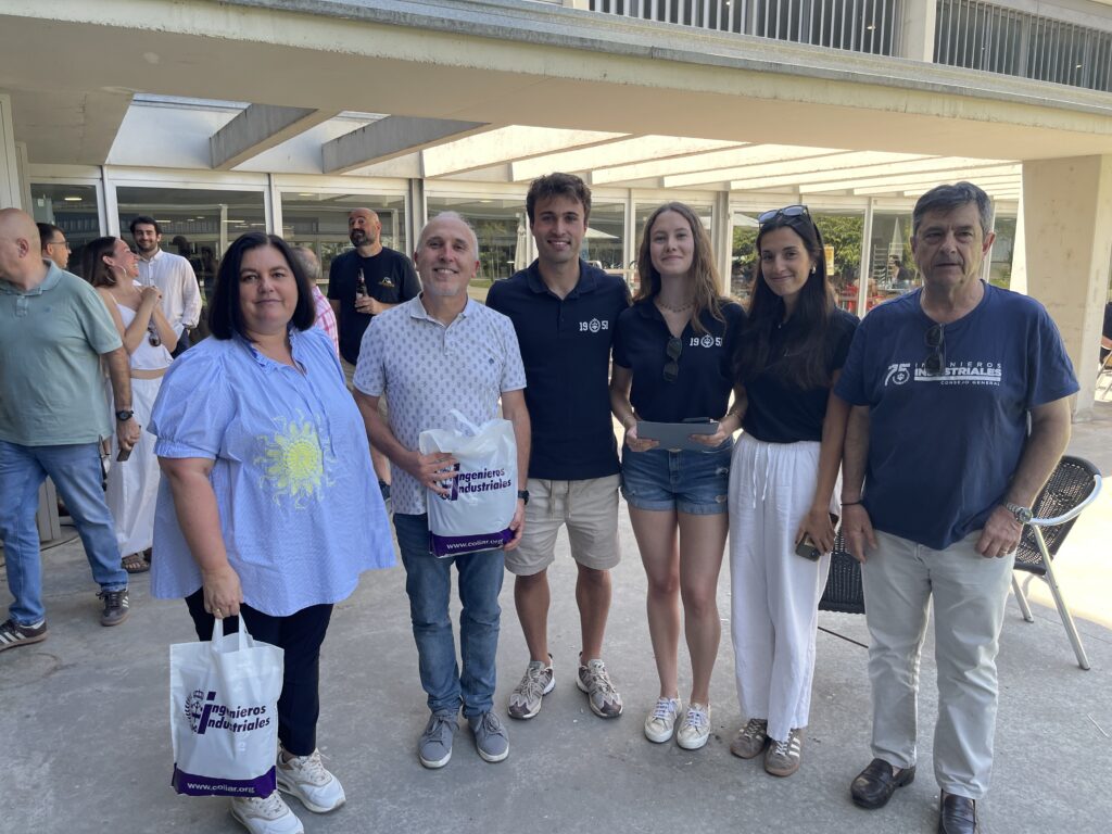 La Paellada de la Ingeniería Industrial reúne a estudiantes, profesorado y representantes del COIIAR en una jornada de convivencia 1 IMG 5080