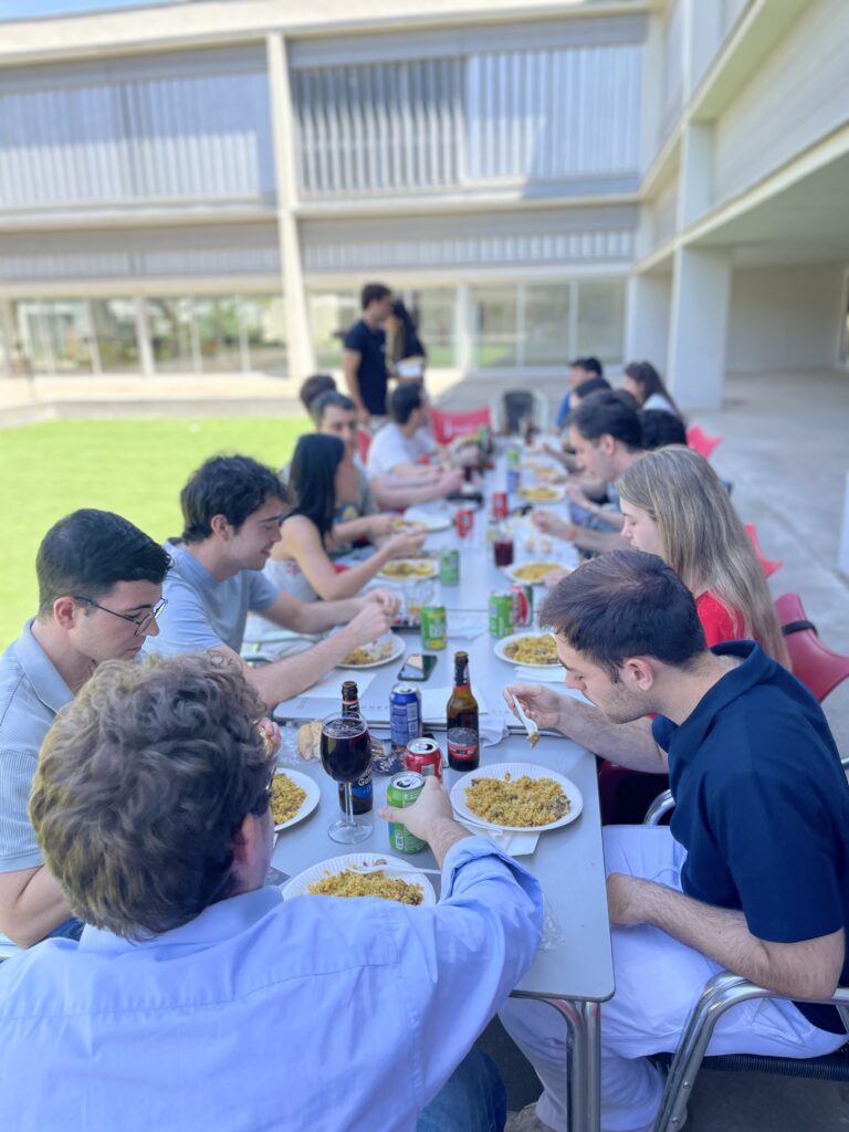 La Paellada de la Ingeniería Industrial reúne a estudiantes, profesorado y representantes del COIIAR en una jornada de convivencia 6 IMG 5103 2