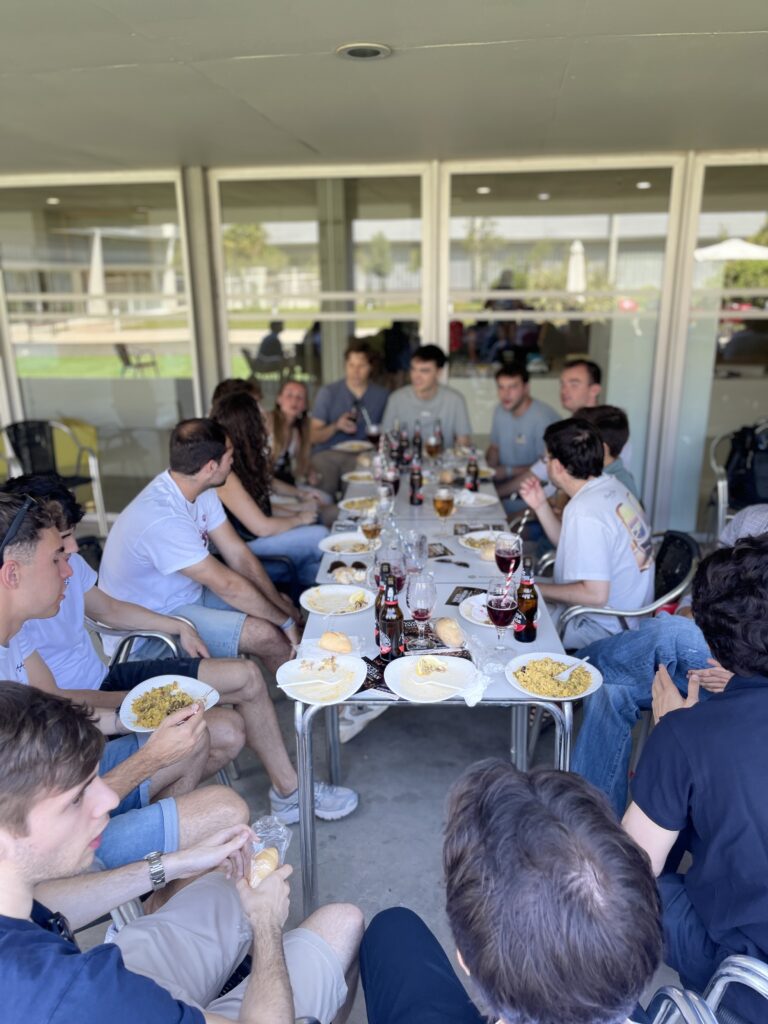 La Paellada de la Ingeniería Industrial reúne a estudiantes, profesorado y representantes del COIIAR en una jornada de convivencia 8 IMG 5105